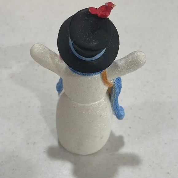 2 snowmen. - Picture 3 of 6